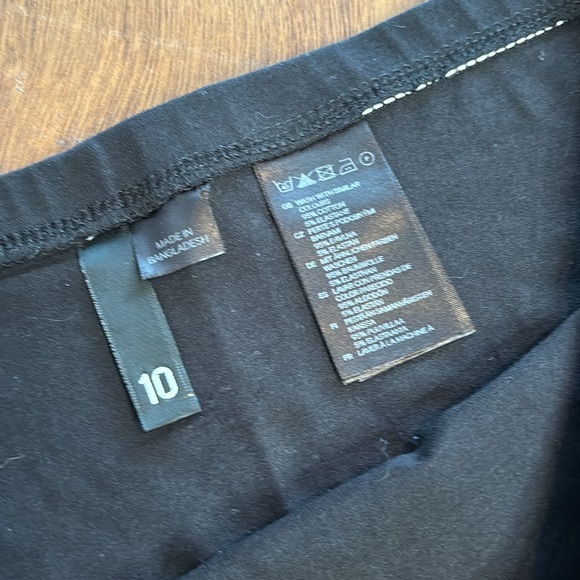 H&M mini skirt - Picture 2 of 2